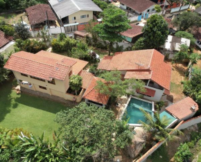 Piscina climatizada, jacuzzi e com grande área verde